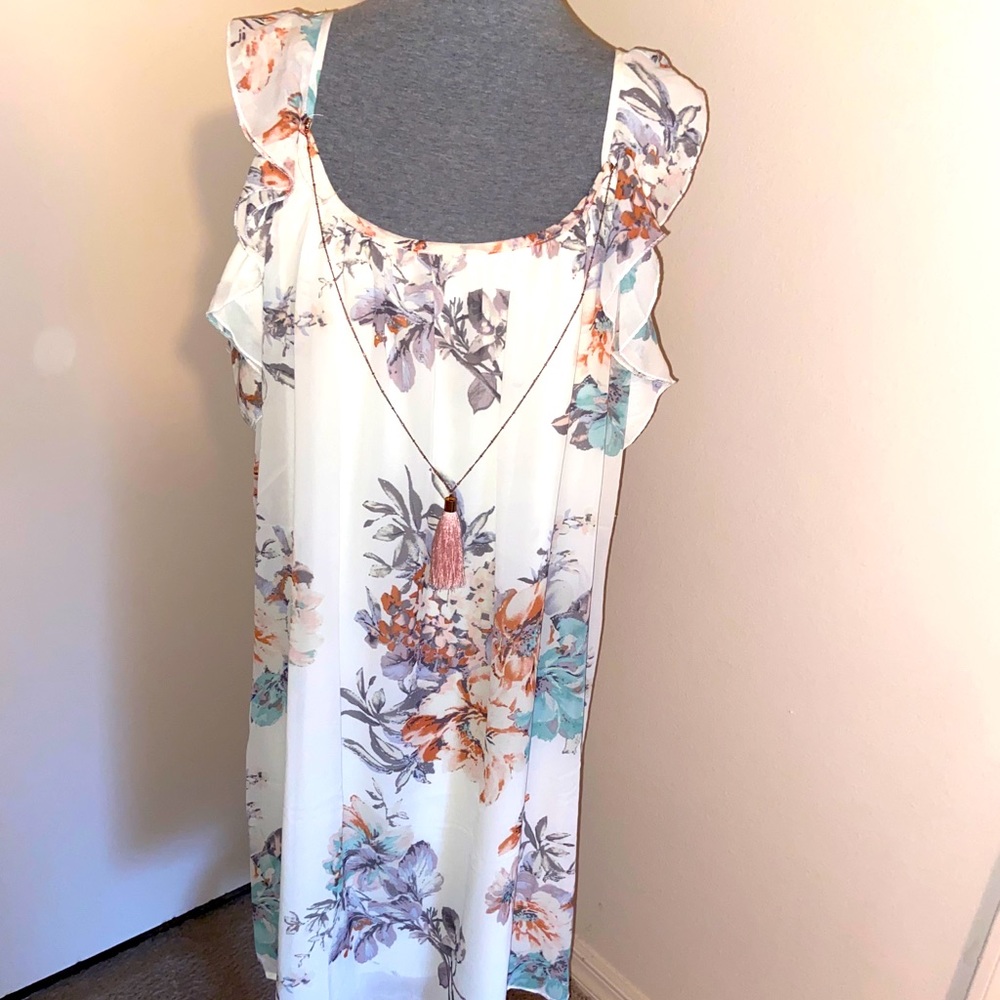 NWT 1X Beautiful Floral Dress w/ Necklace